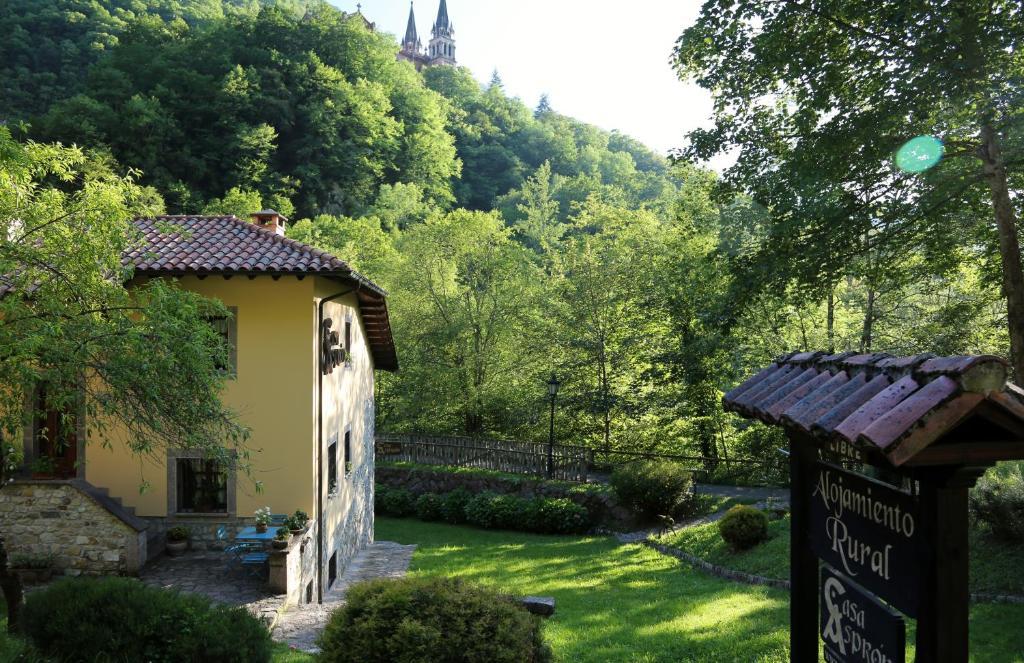 Casa Aspron Guest House Covadonga Exterior photo